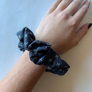 arrow scrunchie
